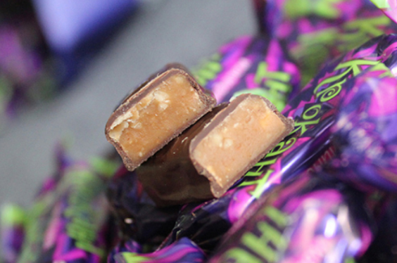 俄罗斯kpokaht紫皮糖如何分辨真假方法介绍【组图】(图2) 俄罗斯kpokaht紫皮糖如何分辨真假方法介绍【组图】(图2)